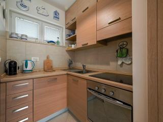 Scenic and Refined Retreat Apartment with Balcony - Three Bedroom Apartment with Balcony - 5