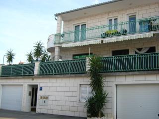 Beachfront Mastrinka Apartments with Sea View - Three Bedroom Apartment with Terrace and Sea View - Trogir - 4