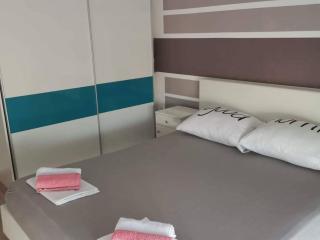 Two Bedroom Apartment with Terrace and Sea View - Trogir - 2