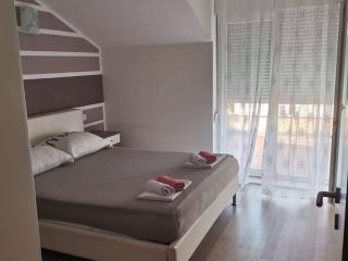 Two Bedroom Apartment with Terrace and Sea View - Trogir - 4