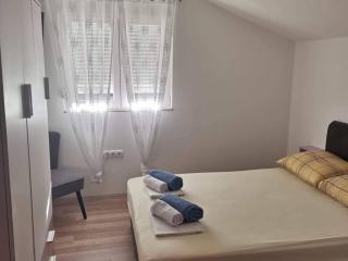 Two Bedroom Apartment with Terrace and Sea View - Trogir - 3