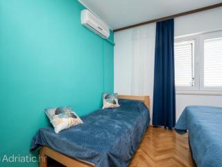 Holiday Home Violet - Three Bedroom Holiday Home - Pag - 8