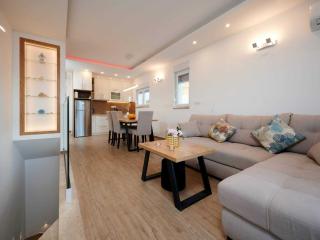Exclusive Okrug Gornji Apartment with Shared Pool - Two bedroom Apartment with Shared Pool - Trogir - 8