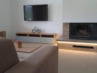 Three Bedroom Holiday Home - Sinj - 8