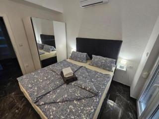 Spacious Villa With Outdoor Swimming Pool in Trogir - Three Bedroom Apartment - Trogir - 8