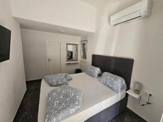 Spacious Villa With Outdoor Swimming Pool in Trogir - Three Bedroom Apartment - Trogir - 7