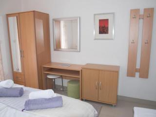 Spacious and Tranquil Apartments with Shared Pool - Two Bedroom Apartment with Shared Pool - Hvar - 6