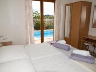 Spacious and Tranquil Apartments with Shared Pool - Two Bedroom Apartment with Shared Pool - Hvar - 3