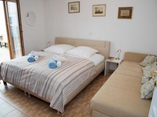 Spacious and Tranquil Apartments with Shared Pool - Two Bedroom Apartment with Shared Pool - Hvar - 5