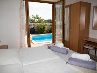 Spacious and Tranquil Apartments with Shared Pool - Two Bedroom Apartment with Shared Pool - Hvar - 7