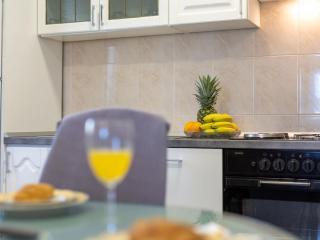 Peaceful and Cozy Holiday Home near Imotski - Two Bedroom Holiday Home - Žeževica - 5