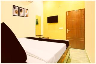 HOTEL GAURAJDHAM PALACE Near Shri Mahakaleshwar Jyotirlinga Temple - Fully Air Hotel - Ujjain - 1