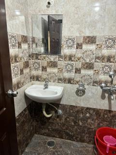 KSR INN Luxury Suites & Service Appartments - Hyderabad - 2