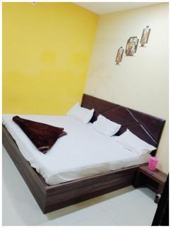 HOTEL Priyanshi !Palace Near Shri Mahakaleshwar Jyotirlinga Temple - Fully Air Conditioned Rooms With Wi-fi - Free Parking Available - Ujjain - 3