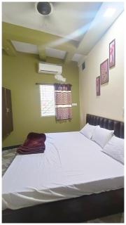 HOTEL Priyanshi !Palace Near Shri Mahakaleshwar Jyotirlinga Temple - Fully Air Conditioned Rooms With Wi-fi - Free Parking Available - Ujjain - 1