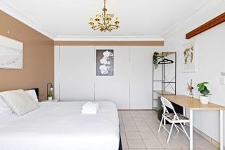 Serene and Spacious King Room in Liverpool - Quiet Yet Central - Shared Bathroom - Liverpool - 8