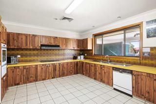 Serene and Spacious King Room in Liverpool - Quiet Yet Central - Shared Bathroom - Liverpool - 3