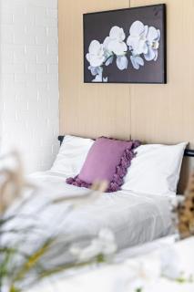 Quiet Crescent Stay in Liverpool - Comfortable Double Room - Shared Bathroom - 0