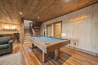 Honeysuckle Chalet - Luxe Mountain Chalet - Hot Tub, Wi-Fi, Pool Table, Party Deck, Fire Pit - 15 mins to Blue Ridge! - Morganton - 5