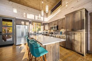 Honeysuckle Chalet - Luxe Mountain Chalet - Hot Tub, Wi-Fi, Pool Table, Party Deck, Fire Pit - 15 mins to Blue Ridge! - Morganton - 1