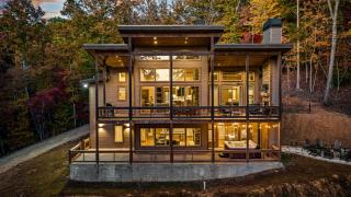 Honeysuckle Chalet - Luxe Mountain Chalet - Hot Tub, Wi-Fi, Pool Table, Party Deck, Fire Pit - 15 mins to Blue Ridge! - Morganton - 0