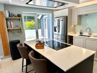 Modern 4-Bedroom Family Home with Garden, Parking - Westward Ho - Westward Ho - 5