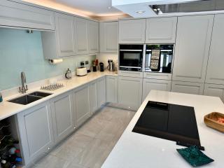 Modern 4-Bedroom Family Home with Garden, Parking - Westward Ho - 3