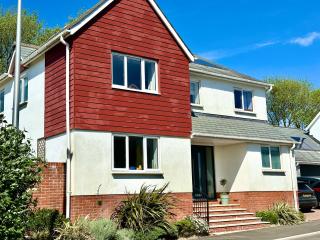 Modern 4-Bedroom Family Home with Garden, Parking - Westward Ho - Westward Ho - 2
