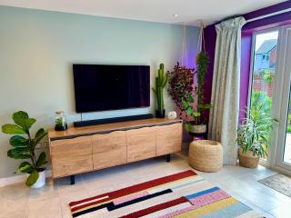 Modern 4-Bedroom Family Home with Garden, Parking - Westward Ho - Westward Ho - 9