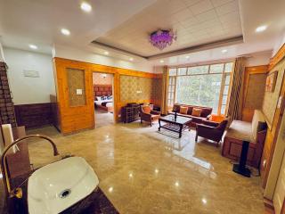 Nature Retreat new shimla #city centre #near to mall road #private parking #Balcony view - 2