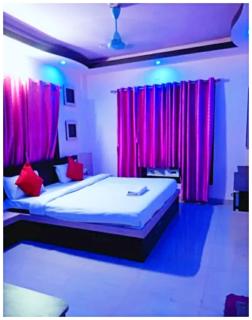 Hotel Santosh ! Residency Puri Near Sea Beach - Lift - Shared Parking - Swiming Pool Facilities - Spacious and Fully Air Conditioned Rooms - Best Hotel In Puri - Puri - 5