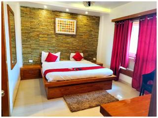 Hotel Santosh ! Residency Puri Near Sea Beach - Lift - Shared Parking - Swiming Pool Facilities - Spacious and Fully Air Conditioned Rooms - Best Hotel In Puri - Puri - 1