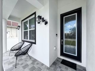 Rebuilt Tampa Home - Chefs Kitchen - Sleeps 12 - 5