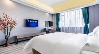 V.crown Holiday Hotel - Foshan - 1
