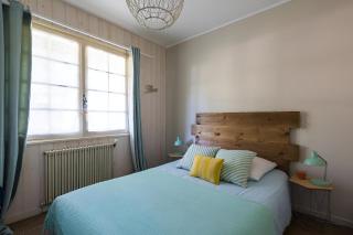 VILLA ESCAPADES AU FERRET idéal Famille ou groupe d'Amis avec piscine chauffée 5 chambres Proche plages et pistes cyclables commerces Séjour paisible au cœur du Bassin d'Arcachon Nous répondons très rapidement aux demandes de renseignements - 5