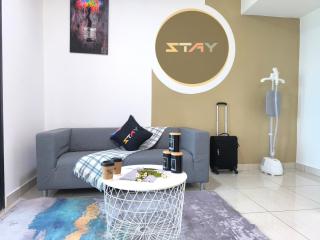 Almas Couple Stylish City View Netflix BySTAY - - 8