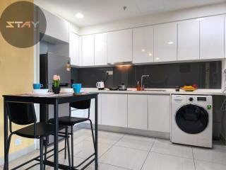Almas Couple Stylish City View Netflix BySTAY - - 7