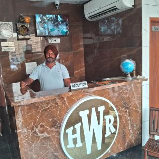 Hotel White Rock And Restaurant - Zirakpur - 2