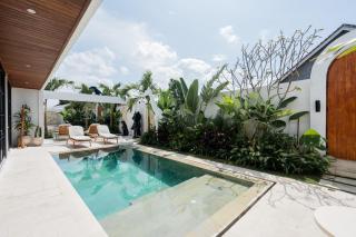 The Ultimate Villa - 8BR in Canggu Cook Included - Badung - 3