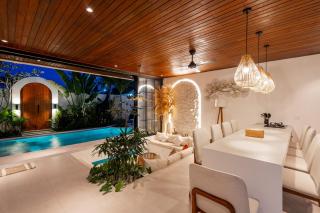 The Ultimate Villa - 8BR in Canggu Cook Included - Badung - 1