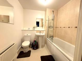 Luxury 1-Bedroom Apartment in Central Grays with Parking & Excellent Transport Links - Stifford - 2