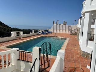 Precioso apartamento de dos plantas con vistas - Frigiliana - 0