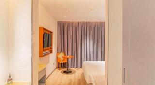 City Comfort Premier Hotel Xiaogan Anlu Railway Station Dongda Times Square - Xiaogan - 1