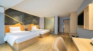 IU Hotels·GuiYang North Railway Station Dream City - 1