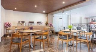 Life Hotel Soekarno Hatta Makassar - Makassar - 7