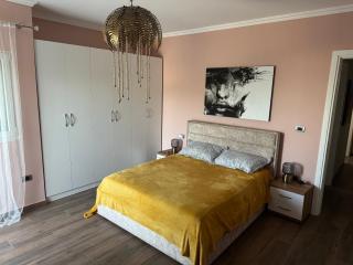 Kisses from Tirana - - 7