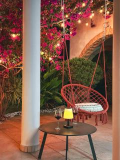 Sunny Villa with Hot Tub, Garden and 2 Bedrooms, 5 Minutes to the Beach - 9