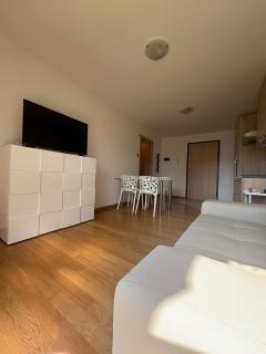 Crossroads Apartment - - 5