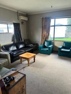 Green Hayes Estate Rentals - R 2 Magnolia House - Temuka - 1