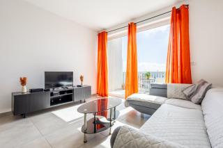 Spacious 3BR with Terrace Near Beaches & Restaurants - St. Paul's Bay - 0